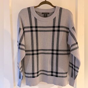 Tahari Gray Plaid Sweater Size M